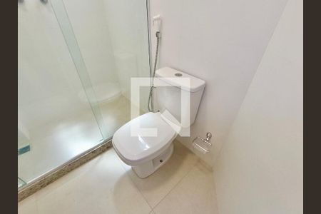 Apartamento para alugar com 65m², 2 quartos e 1 vaga Apartamento para alugar com 65m², 2 quartos e 1 vagaBanheiro social