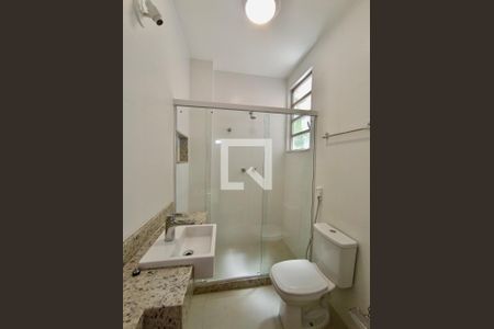 Apartamento para alugar com 65m², 2 quartos e 1 vaga Apartamento para alugar com 65m², 2 quartos e 1 vagaBanheiro social