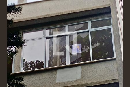 Apartamento para alugar com 65m², 2 quartos e 1 vaga Apartamento para alugar com 65m², 2 quartos e 1 vagaFachada com cartaz QA na janela