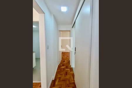 Corredor  de apartamento para alugar com 2 quartos, 65m² em Leblon, Rio de Janeiro