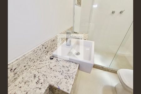Apartamento para alugar com 65m², 2 quartos e 1 vaga Apartamento para alugar com 65m², 2 quartos e 1 vagaBanheiro social