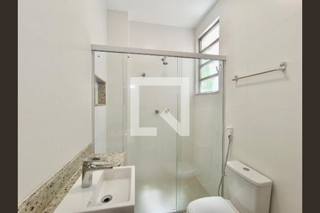 Apartamento para alugar com 65m², 2 quartos e 1 vaga Apartamento para alugar com 65m², 2 quartos e 1 vagaBanheiro social
