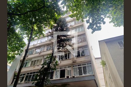 Apartamento para alugar com 65m², 2 quartos e 1 vaga Apartamento para alugar com 65m², 2 quartos e 1 vagaFachada com cartaz QA na janela
