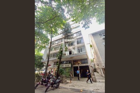 Apartamento para alugar com 65m², 2 quartos e 1 vaga Apartamento para alugar com 65m², 2 quartos e 1 vagaFachada com cartaz QA na janela