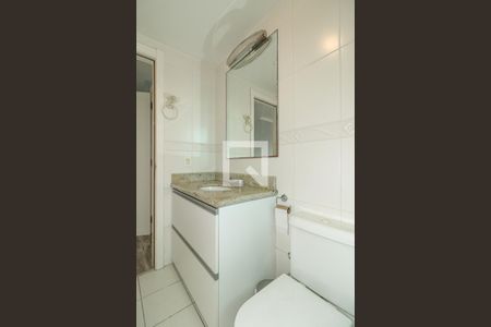 Banheiro da Suíte de apartamento à venda com 3 quartos, 120m² em Higienópolis, Porto Alegre