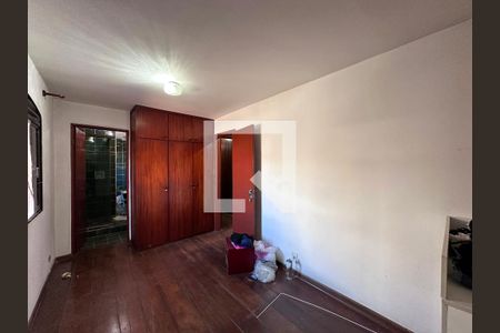 Casa à venda com 221m², 3 quartos e 3 vagasSuíte