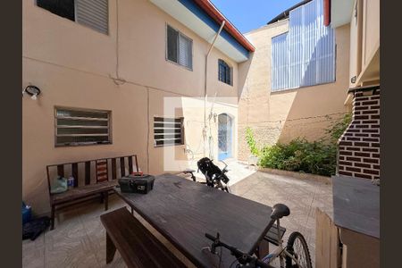 Casa à venda com 221m², 3 quartos e 3 vagasQuintal