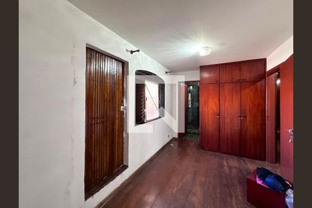 Casa à venda com 221m², 3 quartos e 3 vagasSuíte