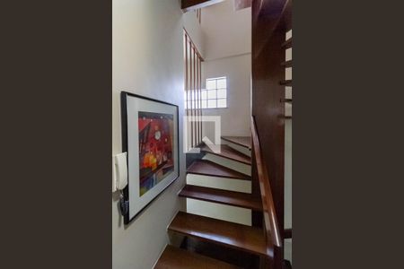 Casa para alugar com 350m², 6 quartos e 2 vagasEscada