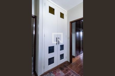 Casa para alugar com 350m², 6 quartos e 2 vagasCorredor - Armário