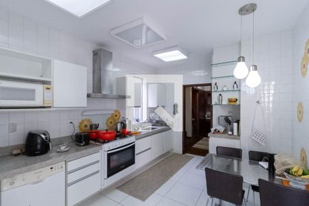 Casa para alugar com 350m², 6 quartos e 2 vagasCozinha