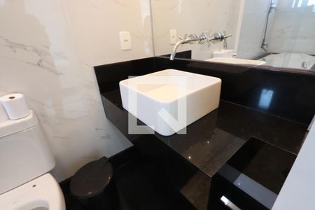 Apartamento à venda com 250m², 4 quartos e 3 vagasBanheiro da Suíte 2