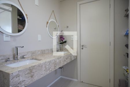 Casa à venda com 218m², 3 quartos e 2 vagasBanheiro suite