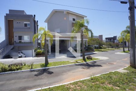 Casa à venda com 218m², 3 quartos e 2 vagasFachada