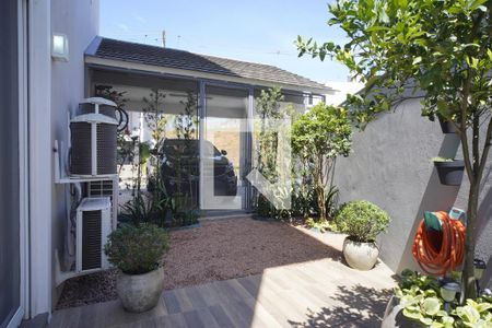 Casa à venda com 218m², 3 quartos e 2 vagasFachada