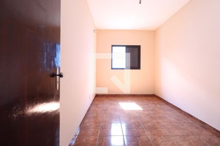 Casa à venda com 253m², 3 quartos e 8 vagasQuarto 2