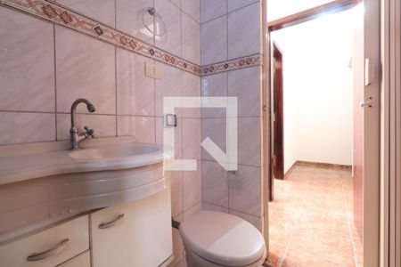 Casa à venda com 253m², 3 quartos e 8 vagasBanheiro da Suíte 1