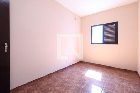 Casa à venda com 253m², 3 quartos e 8 vagasQuarto 2