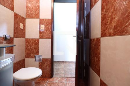 Casa à venda com 253m², 3 quartos e 8 vagasBanheiro