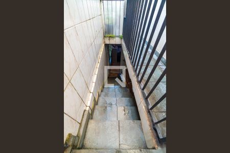 Casa à venda com 210m², 3 quartos e 2 vagasEscada