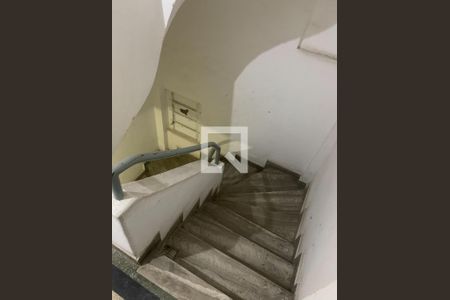 Studio para alugar com 40m², 1 quarto e sem vaga Studio para alugar com 40m², 1 quarto e sem vagaEscadaria