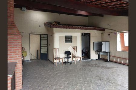 Casa à venda com 212m², 2 quartos e 2 vagas