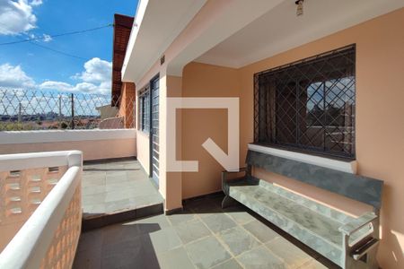 Casa à venda com 258m², 3 quartos e 1 vagaQuintal - Frente