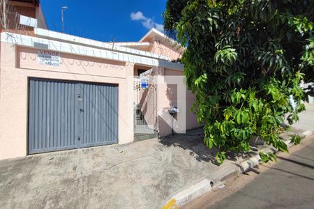 Casa à venda com 258m², 3 quartos e 1 vagaFachada