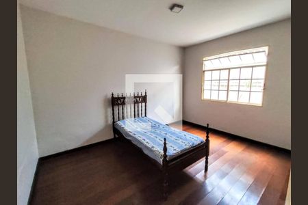 Casa à venda com 455m², 7 quartos e 2 vagas Casa à venda com 455m², 7 quartos e 2 vagasQuarto de Serviço