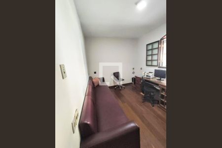 Casa à venda com 455m², 7 quartos e 2 vagas Casa à venda com 455m², 7 quartos e 2 vagasEscritório