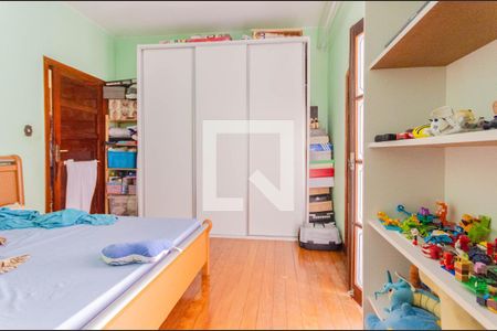 Casa à venda com 220m², 3 quartos e 3 vagasSuíte