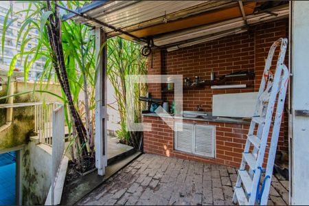 Casa à venda com 220m², 3 quartos e 3 vagasQuintal