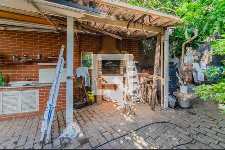 Casa à venda com 220m², 3 quartos e 3 vagasQuintal