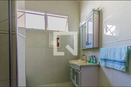 Casa à venda com 220m², 3 quartos e 3 vagasBanheiro 2