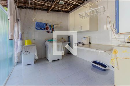 Casa à venda com 220m², 3 quartos e 3 vagasÁrea de Serviço