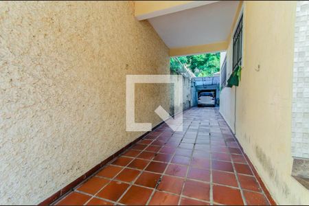 Casa à venda com 220m², 3 quartos e 3 vagasCorredor