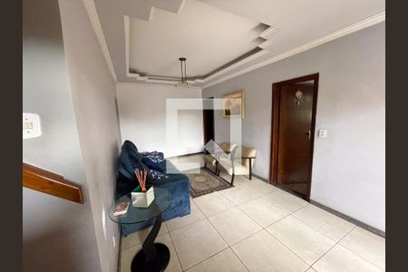 Sala de casa à venda com 6 quartos, 250m² em Eldoradinho, Contagem