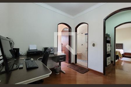 Corredor de casa à venda com 4 quartos, 110m² em Vila Cecília Maria, Santo André
