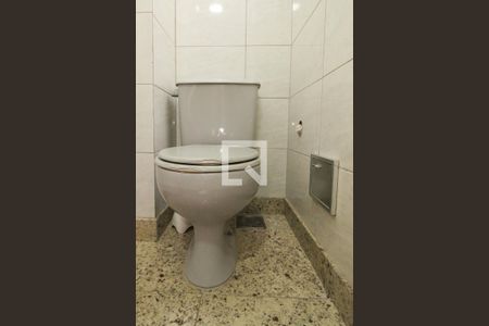 Apartamento para alugar com 70m², 2 quartos e sem vagaBanheiro da Área de serviço - vaso