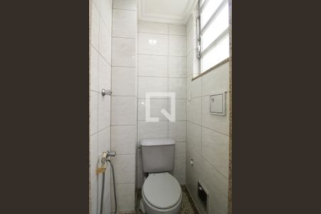 Apartamento para alugar com 70m², 2 quartos e sem vagaBanheiro da Área de serviço