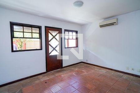 Sala de casa à venda com 4 quartos, 262m² em Itaipu, Niterói