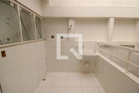 Casa à venda com 450m², 6 quartos e 3 vagasÁrea de Serviço 2