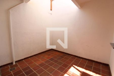 Casa à venda com 450m², 6 quartos e 3 vagasCasa 2 - Área de Serviço