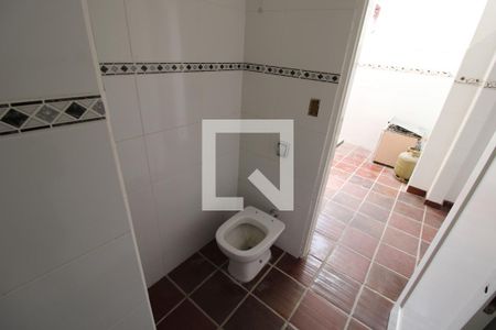 Casa à venda com 450m², 6 quartos e 3 vagasCasa 2 - Banheiro