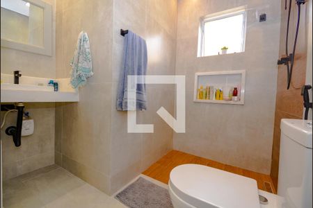 Casa à venda com 240m², 3 quartos e 2 vagasBanheiro