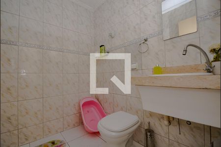 Casa à venda com 240m², 3 quartos e 2 vagasBanheiro de Serviço