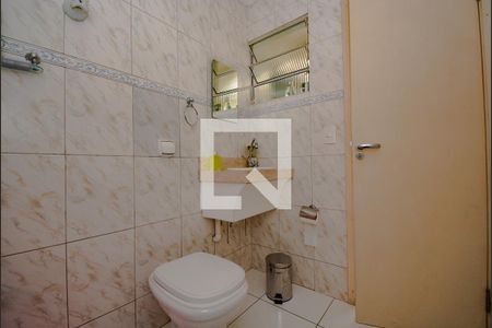 Casa à venda com 240m², 3 quartos e 2 vagasBanheiro de Serviço