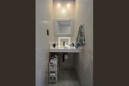 Casa à venda com 240m², 3 quartos e 2 vagasBanheiro