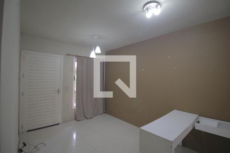 Sala de casa de condomínio para alugar com 2 quartos, 42m² em Olaria, Canoas
