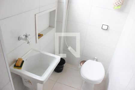 Banheiro de apartamento para alugar com 1 quarto, 30m² em Centro, São Vicente